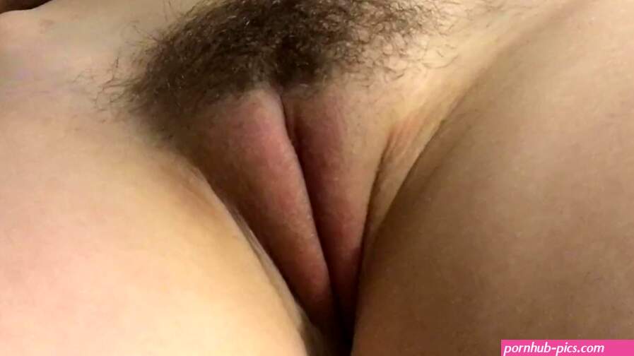 MASTURBATION DE CHATTE POILUE 18 ANS