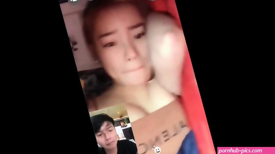 Vietnamese Teen Fuck While Call Phone