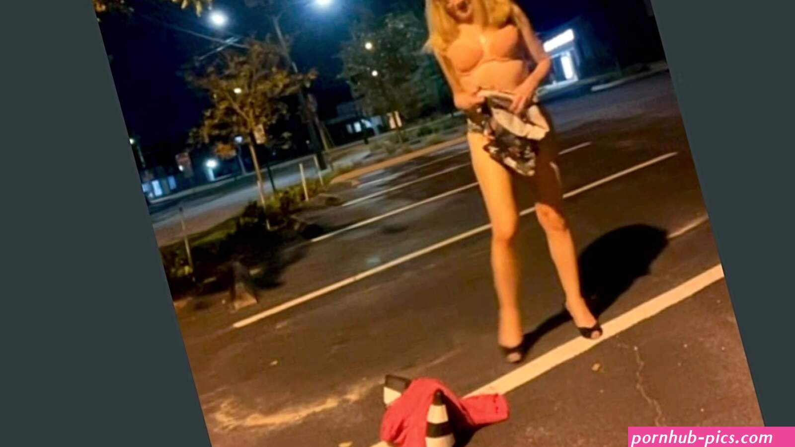 Public Paulina Naked and Masturbating in Public Outside in Parking Lot