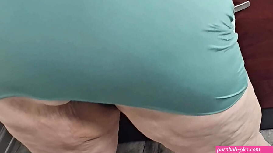 Big ass Pawg Milf ride black cock and swallow