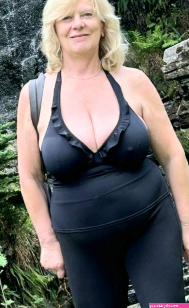 Big Boobs Blonde Gilf Cleavage Candids