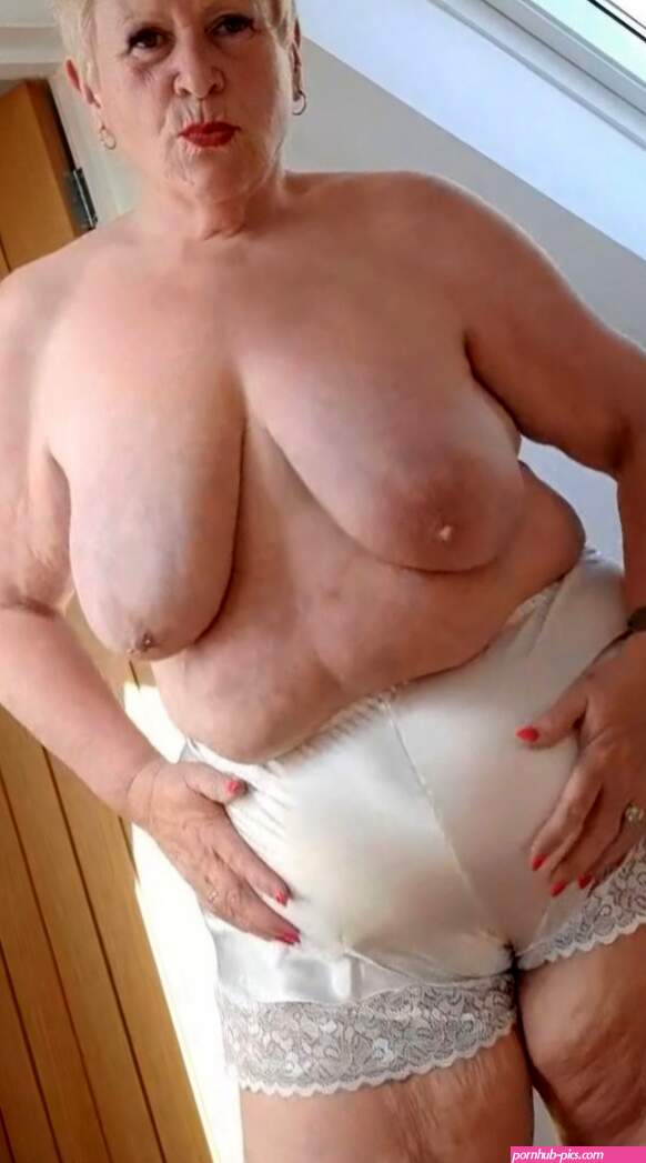 Mature BBW Gilf Plays With Huge Boobs