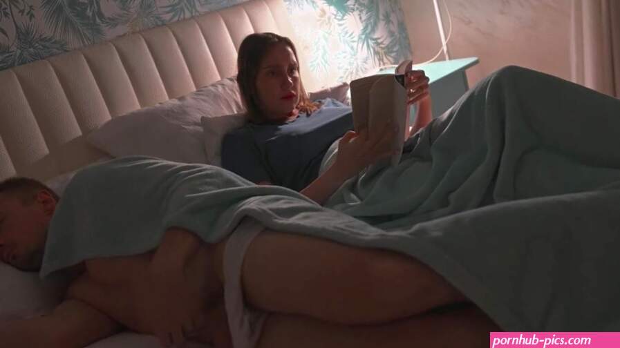 S2E2: Step mom lets step son lie in share bed and jerking him but unexpected hard fuck with facial Vidéos Porno