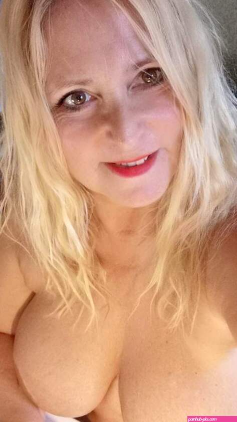 Nude Chrissy