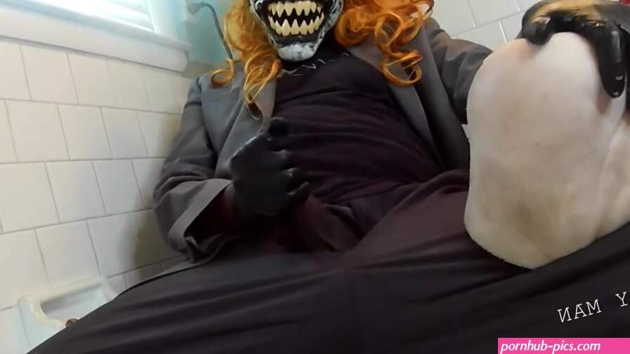 Evil Horny Clown fucks Extreme Pleasure Hip