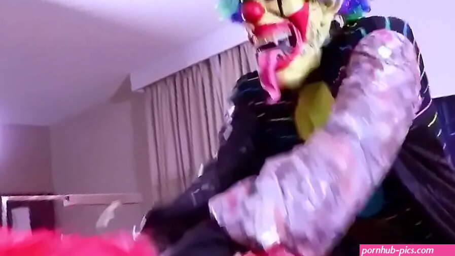 Clown fucks pornstar on Halloween