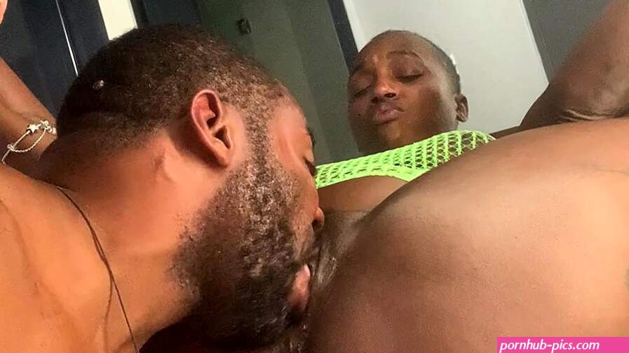 I love getting my pussy sucked and he loves to do it!! And I squirted..