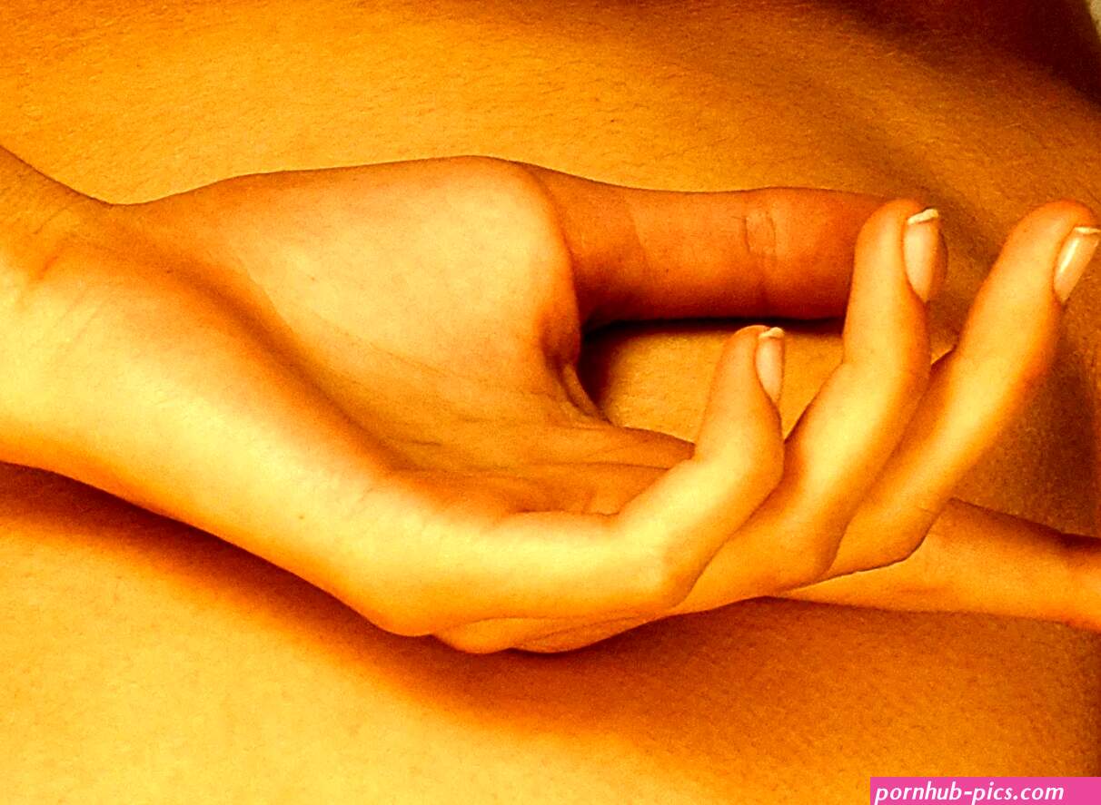 How to Take Your Best Nude Selfie Ever