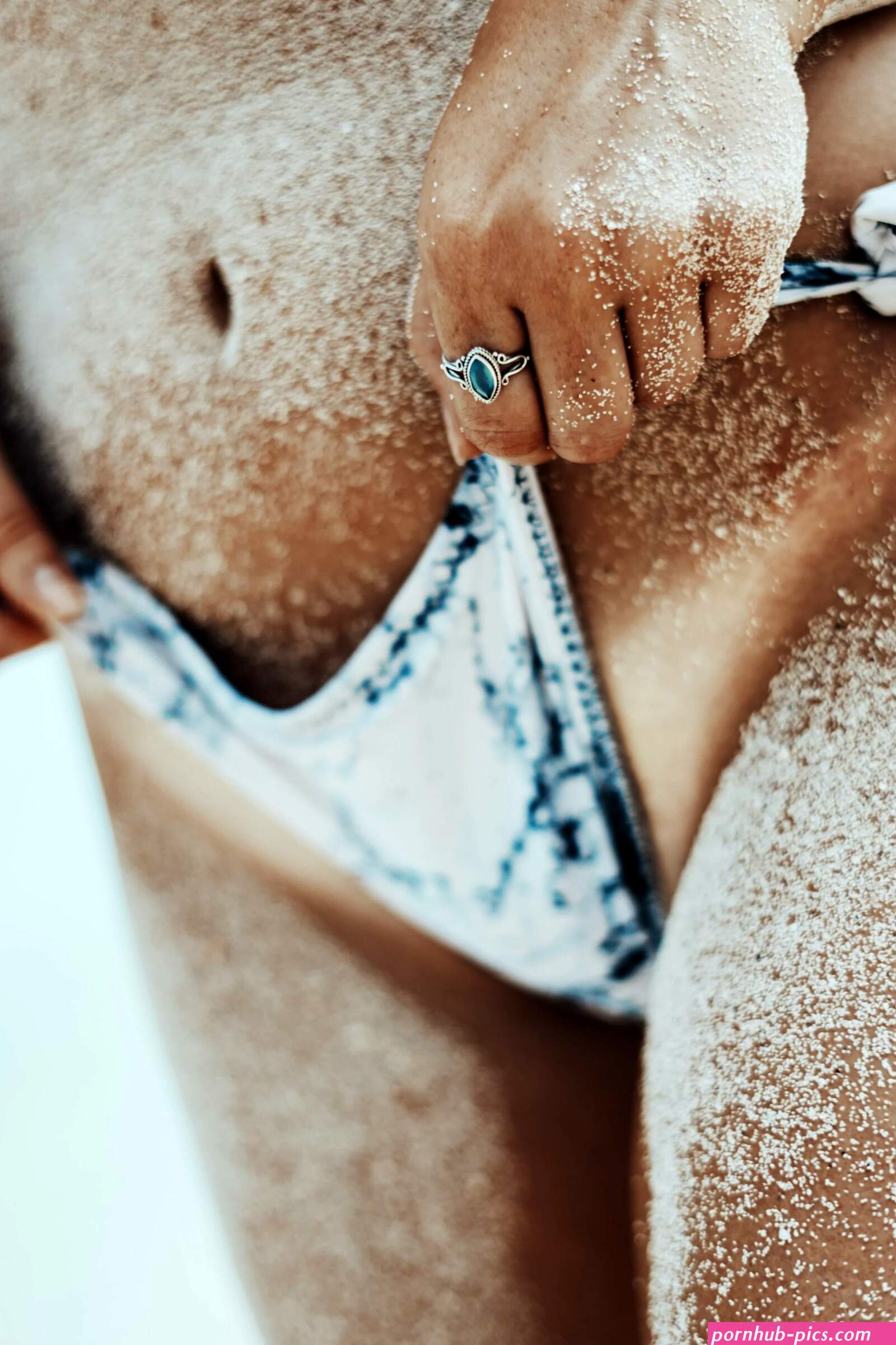 Sexy Selfies: How to Take Nudes in 11 Easy Steps Between Our Thighs