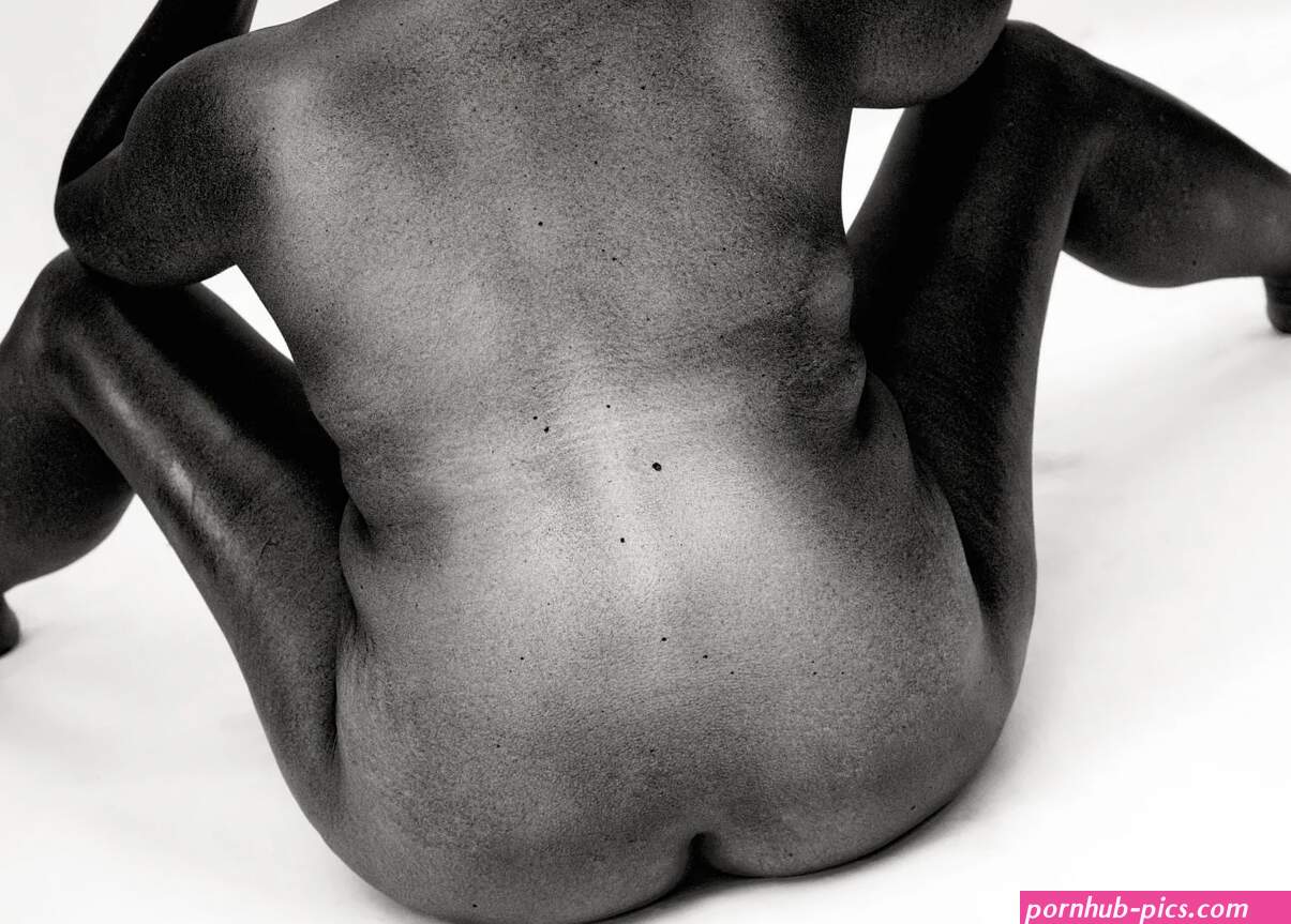How to Take Your Best Nude Selfie Ever