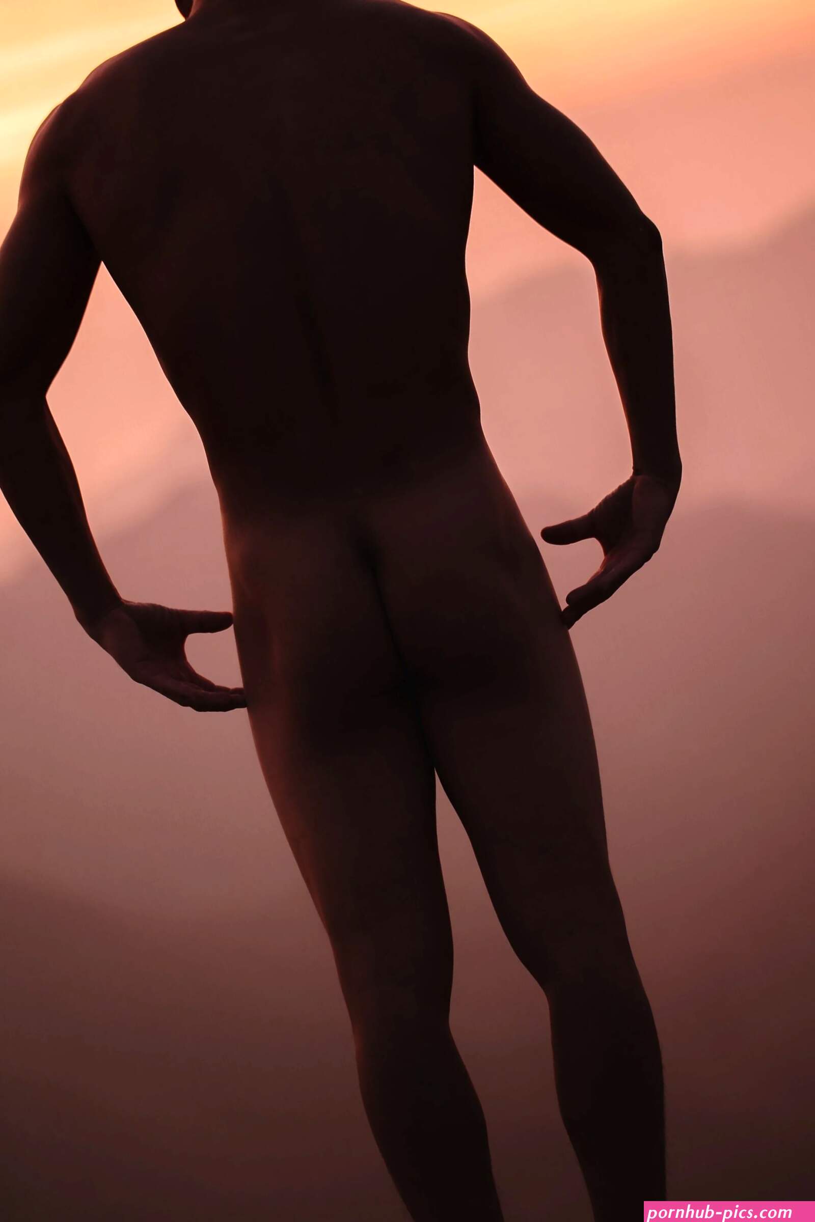 Sexy Selfies: How to Take Nudes in 11 Easy Steps Between Our Thighs