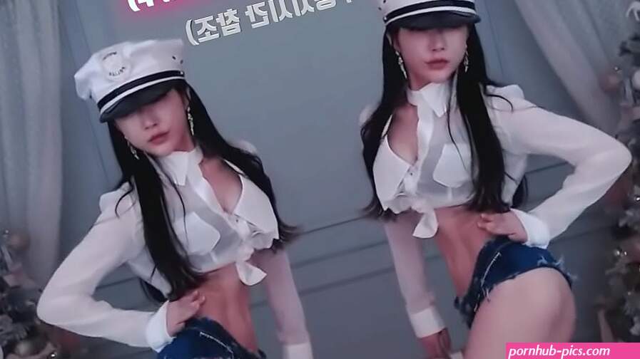 Sexy Asian Twerking