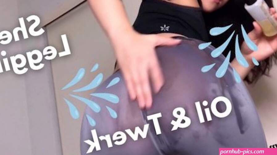 Fit Asian Oils Up Thick Ass and Twerks in your Face