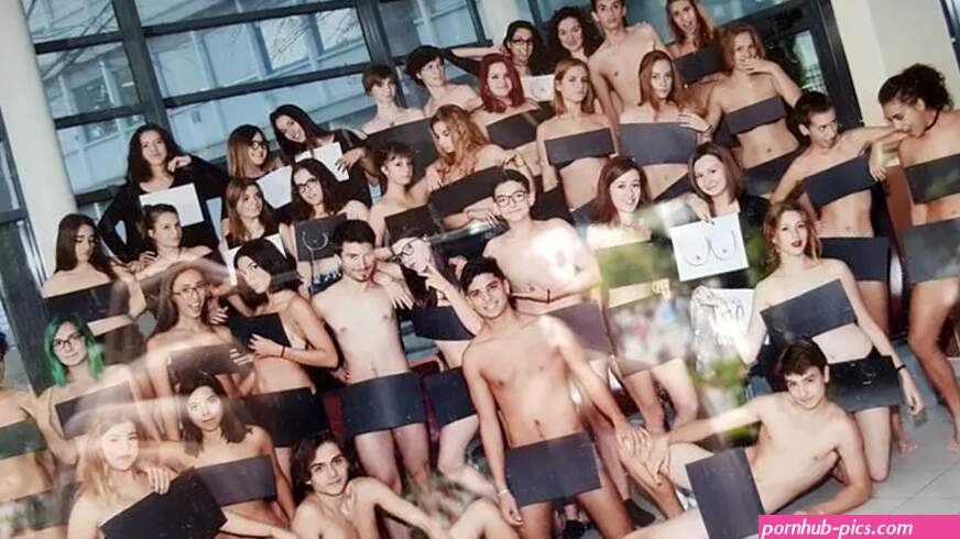 Class celebrates end of year with naked photo including their teacher