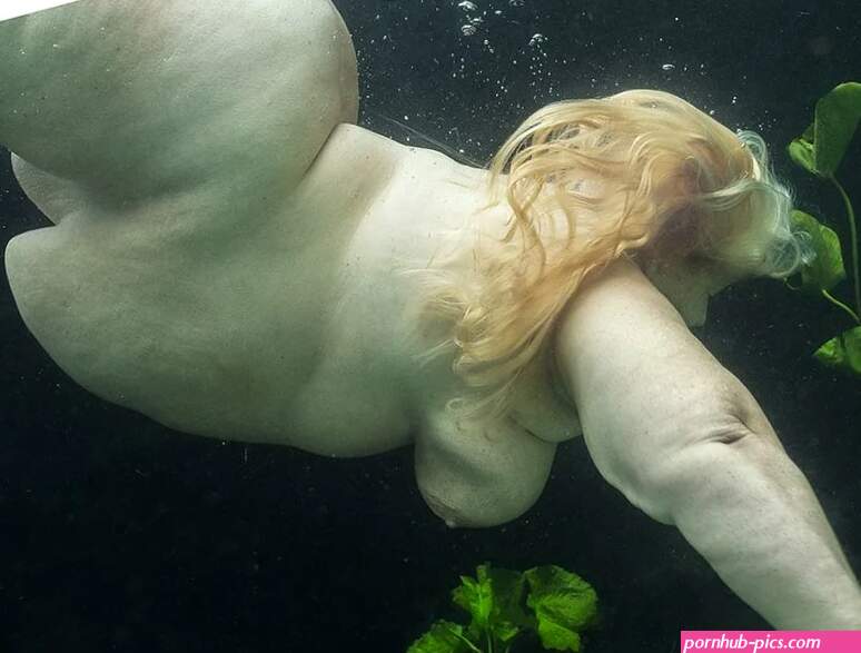 Nude Water and Green Leaves...