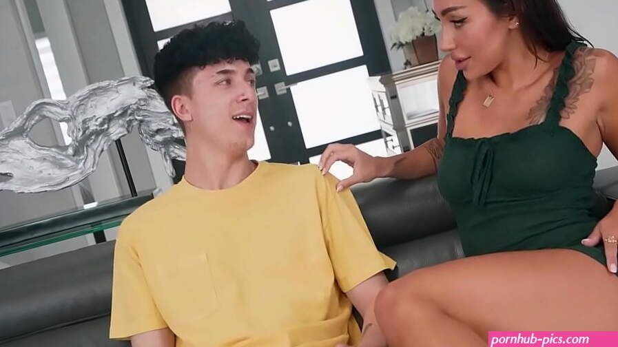 Stepmom Sisi Rose Wants Creampie S3-E7