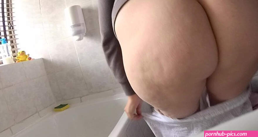Big ass mature amateur mom catched in hot homemade action