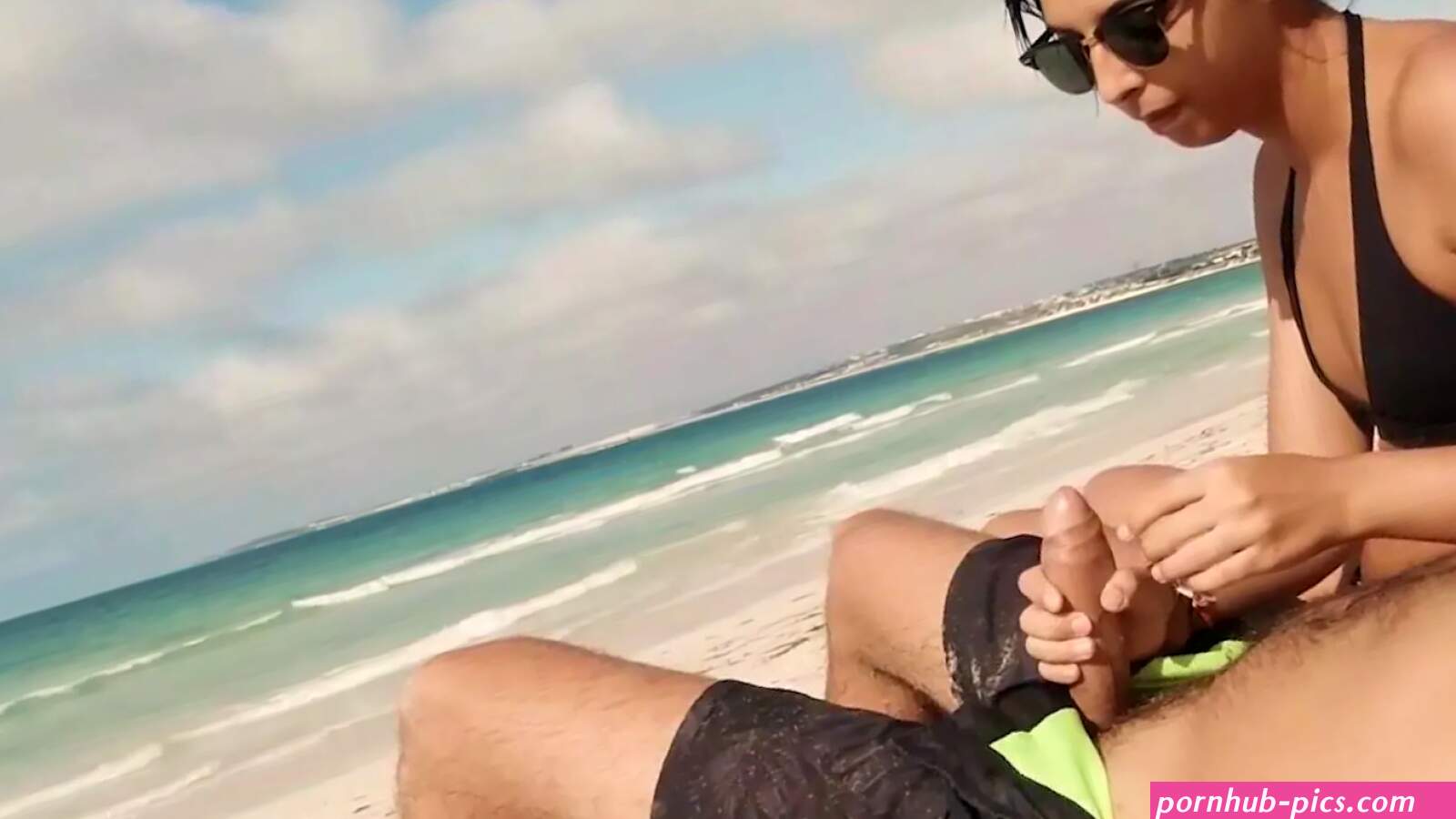 Risky blowjob on the public beach....