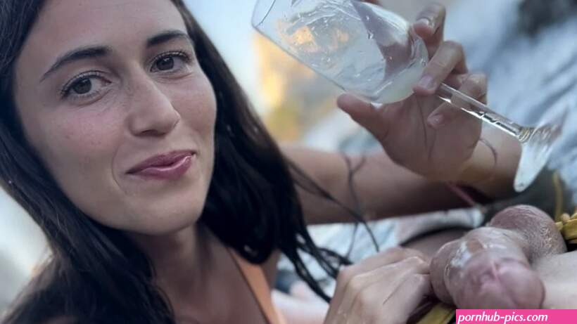 Blowjob Outdoor To The Sea Porn Videos