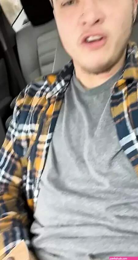Bryce Masturbating Quick in Car: Shemale Ladyboy Porn feat. Bryce Wetter