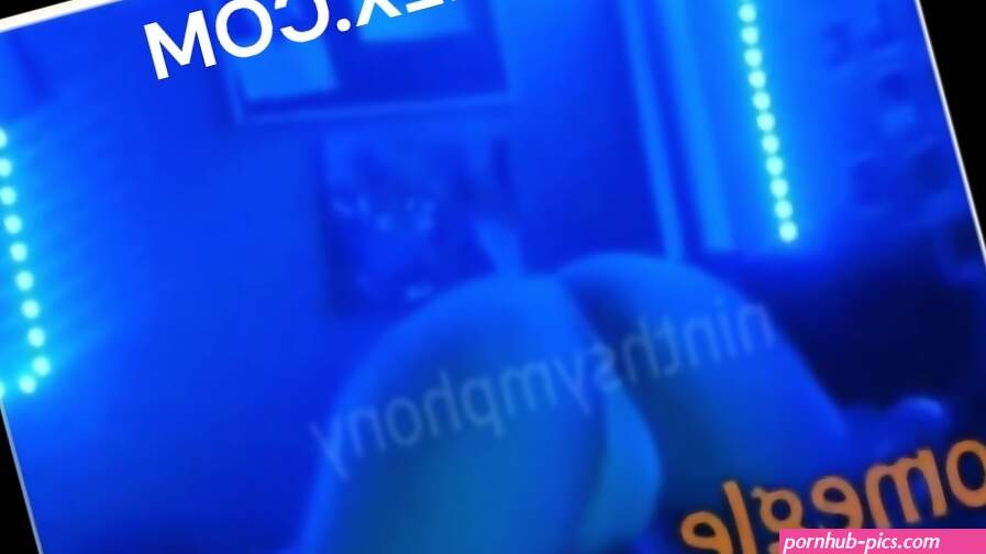 Sexy Girl Gets Naked And Masturbates