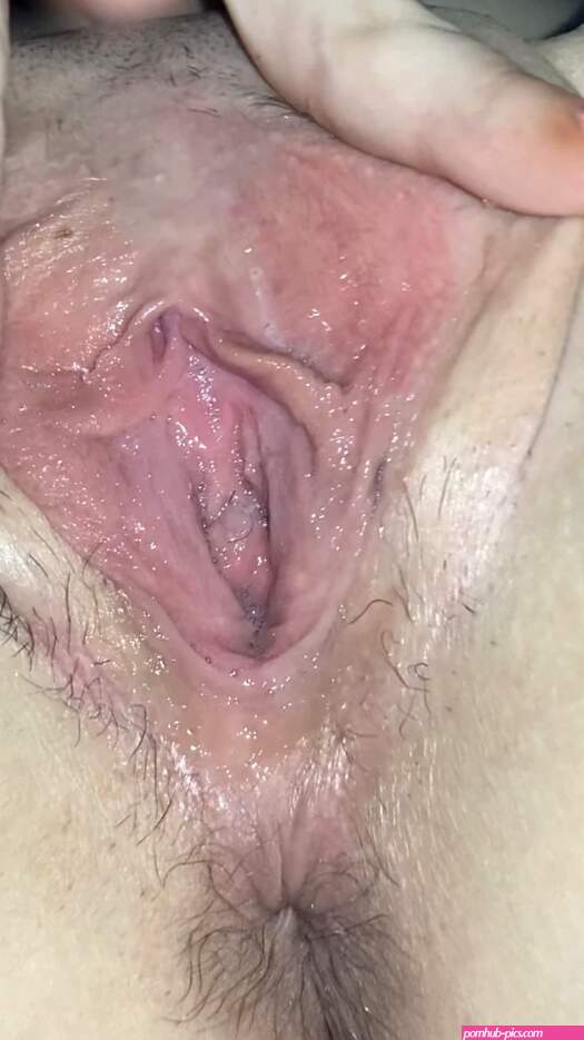 Young 18 year old pussy rolled and very wet with vaginal: 9 Nude Pics