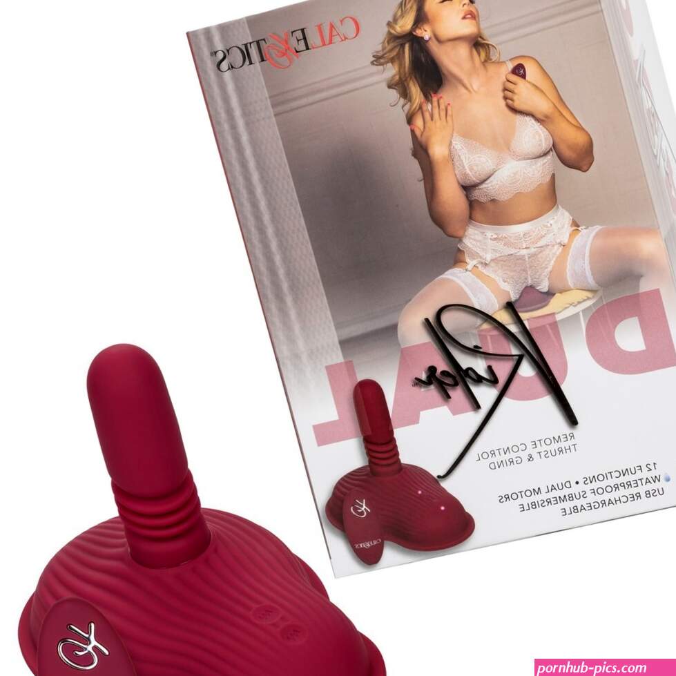DUAL RIDER REMOTE CONTROL THRUST AND GRIND VIBRATING THRUSTING DILDO!