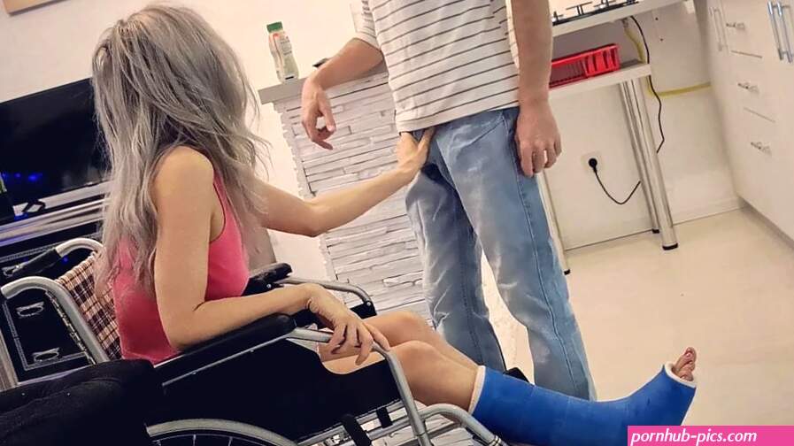 Long leg cast fetish Porno Videos