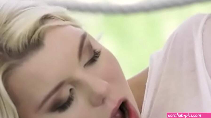 Gorgeous blonde ass fuck
