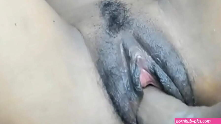 Best pussy in jamaica right now really phat and tight pussy