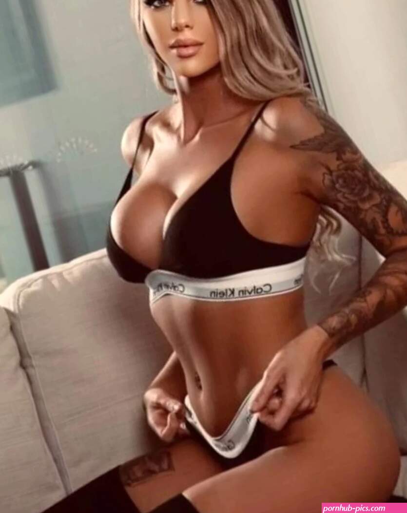 LARA ROSE