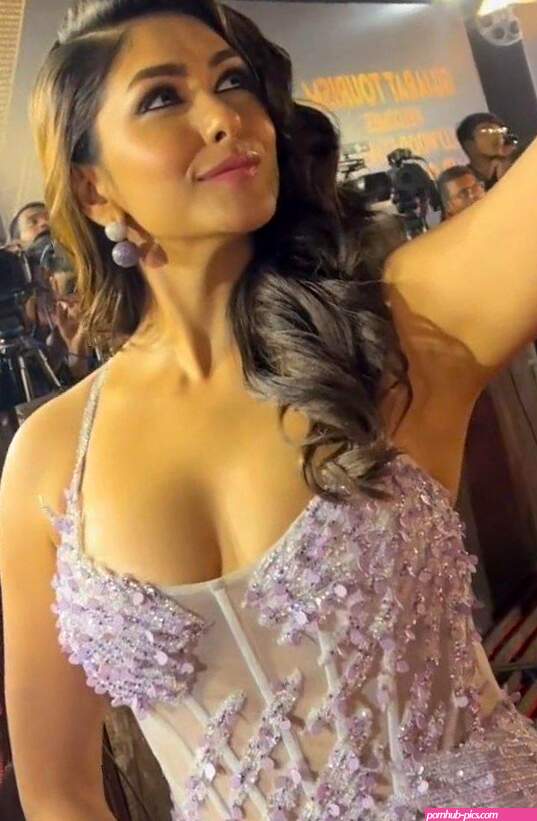 MRUNAL THAKUR Nude