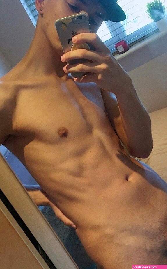 Hung nude boy