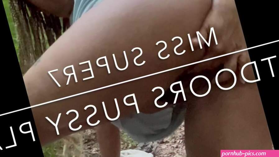 MIZZ SUPA7 outdoors pussy play