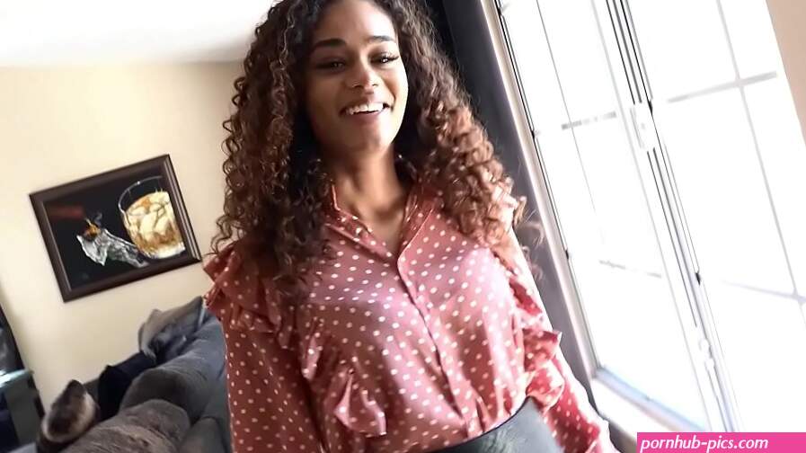 PropertySex Attractive Real Estate Agent With Hot Tiny Body Fucks Her Potential Client Outdoors