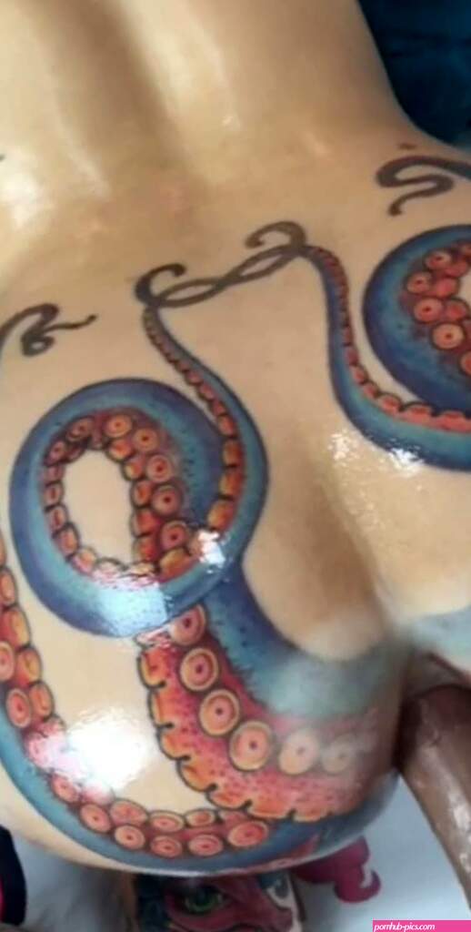 SEX TATTOOS: these women show off their hot tattoos