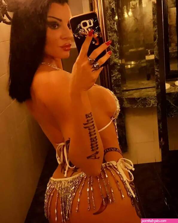 Pornhub star Amandha Fox makes amazing offer to help save Italian side Vicenza Calcio