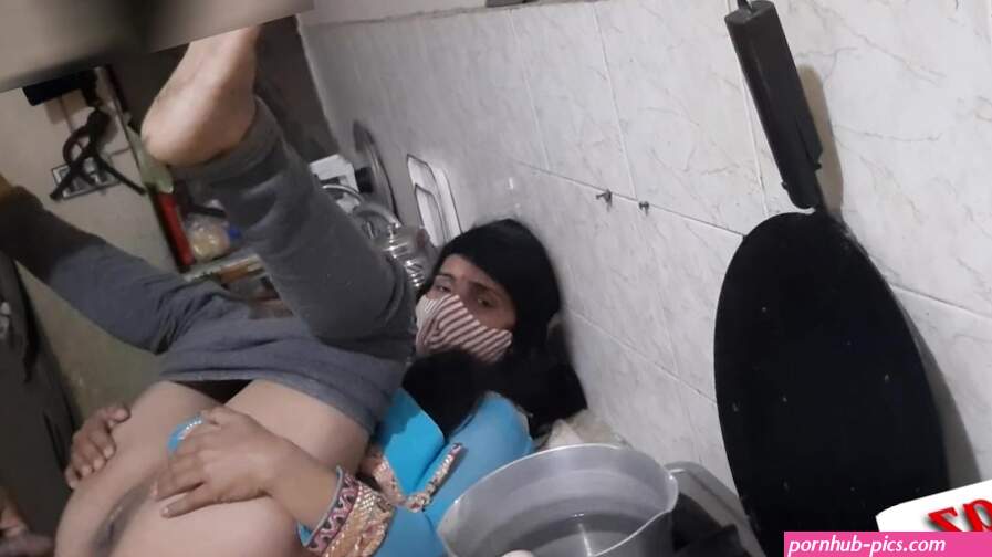 Step Brother fucks desi indian step sister in the kitchen Bhai ne Bahan ko kitchen me choda hindi