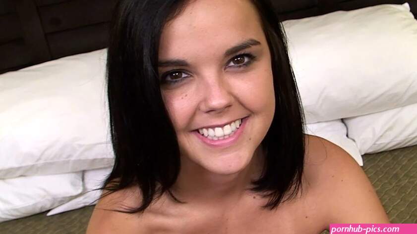 Dillion Harper schittert in haar eerste pov -neukvideo