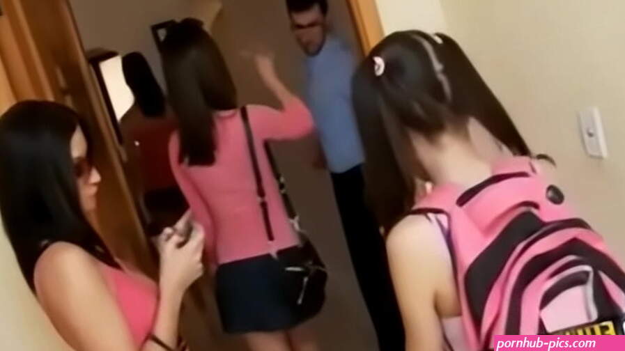 FOUR GIRLS fuck and suck ONE GUY