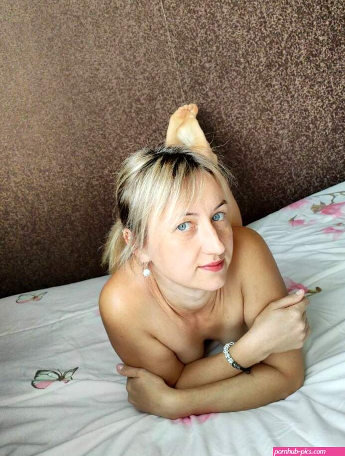 For MILF lovers Ekaterina Istomina aka Zvezdochka from Youtube she has Boosty channel. Here you can find her videos and photos