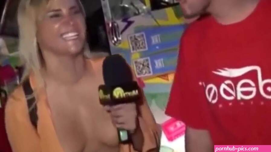 Naked TV Anchor Taking Interview in Public HD