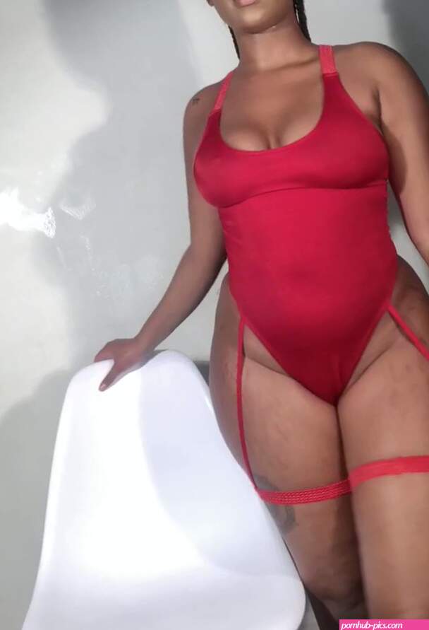 Mbali getting naked on onlyfans video.