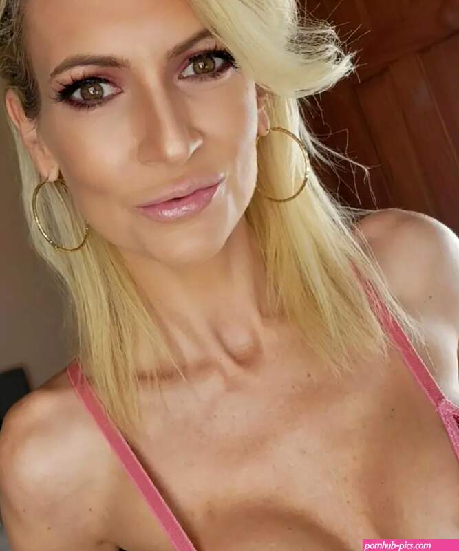 Porn star Gigi Dior hit by lawsuit from Christian Dior Couture