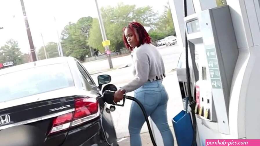 Free This Chab met his 1st pornstar at the Gas Station Porn Video