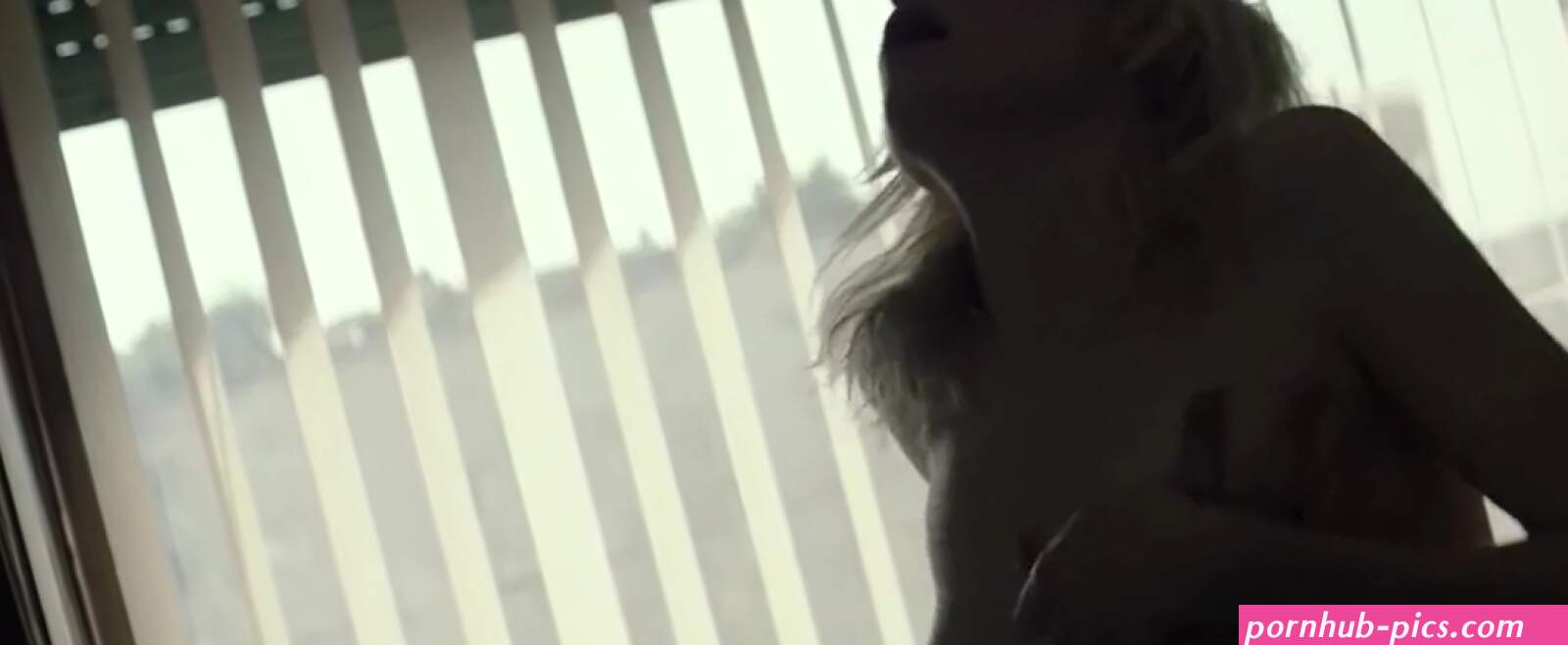 Elizabeth Debicki nude