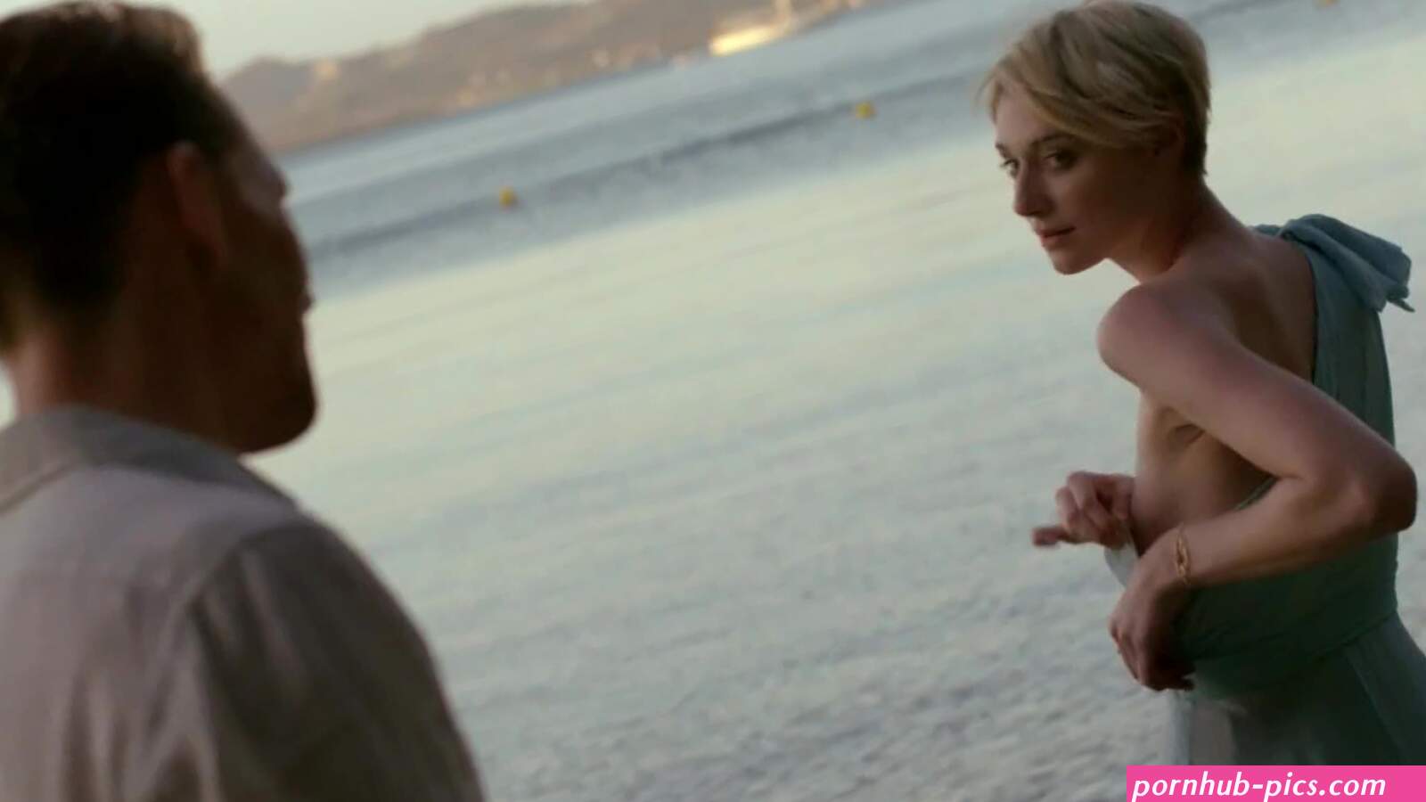 Nude celebs: Elizabeth Debicki