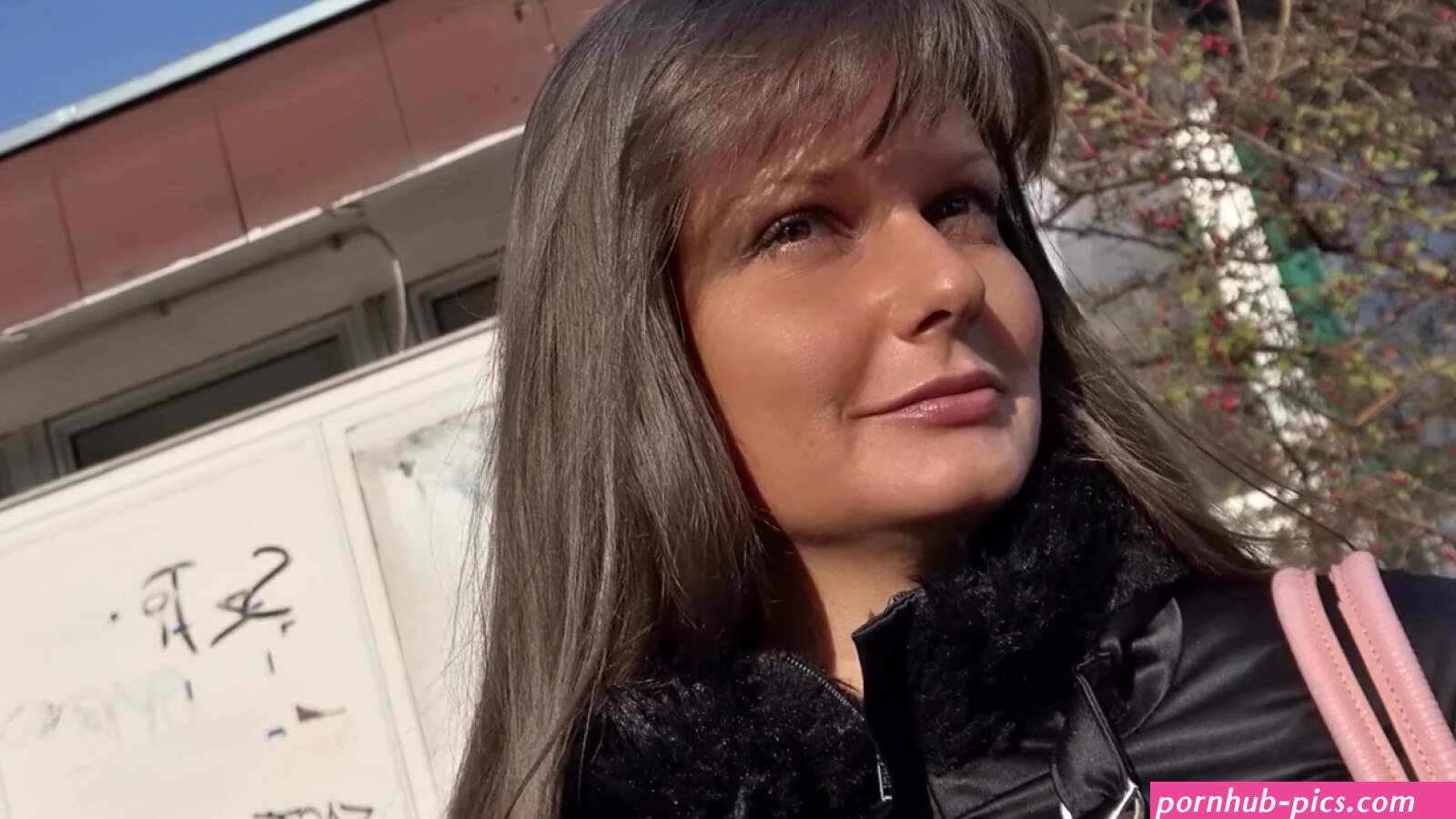 Amateur German woman Victoria is ready for anal casting for money
