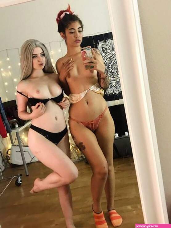 Hot lesbos Sexy Gallery