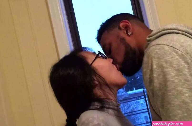 Asian Women Love BBC: Boyfriend films Korean girl making out with her first Black guy